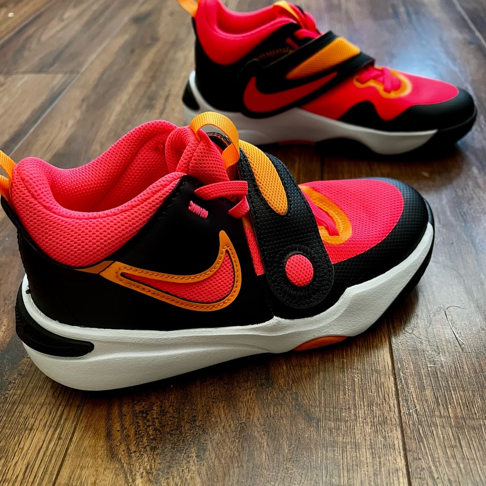 Nike Grade School Kids' Grade School Team Hustle D 11 Basketball Shoe